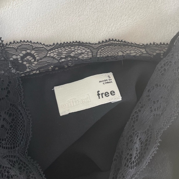 Aritzia Wilfred Free Women's black Agyness lace crop tank top - Picture 3 of 8